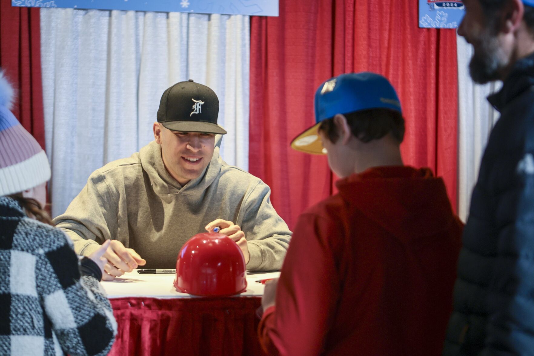 Cardinals fans brave cold for Winter Warm-Up
